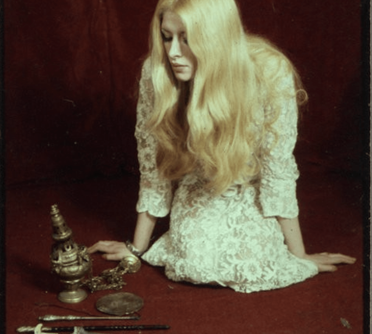 Unraveling the Complex Love in Questa Lunga Storia D'amore